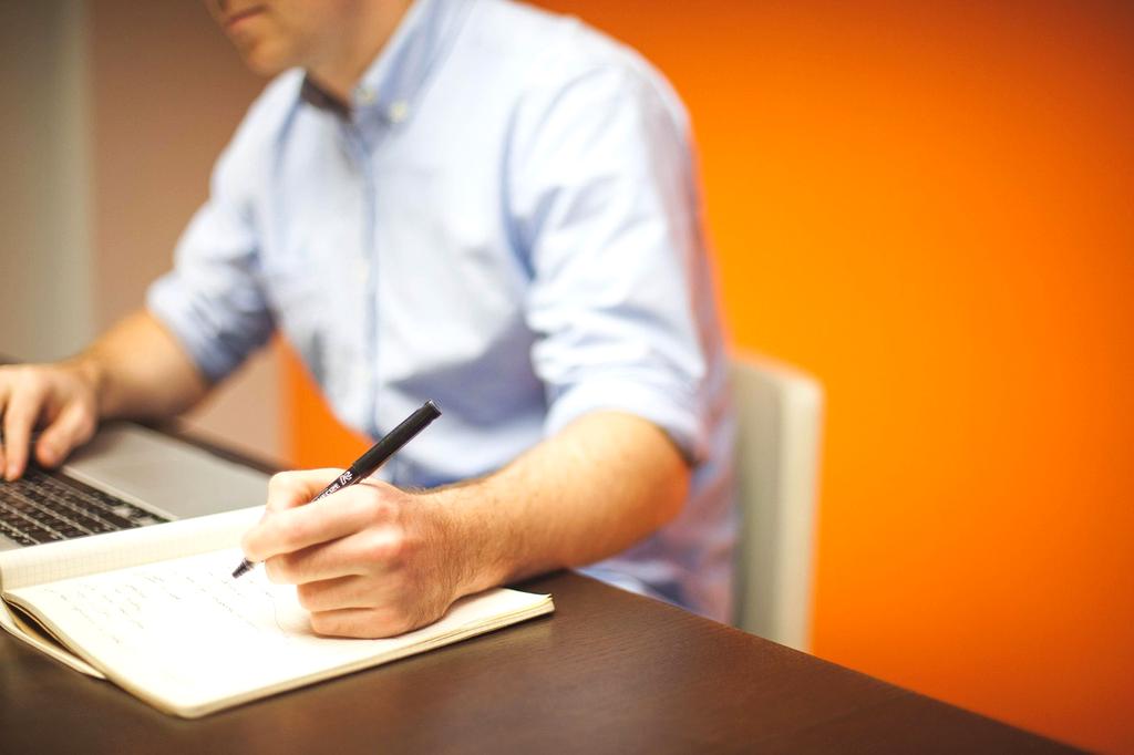 AI-powered neural network backup optimization